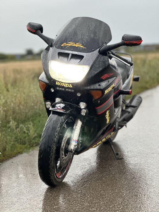 Продам мотоцикл Honda CBR1000F