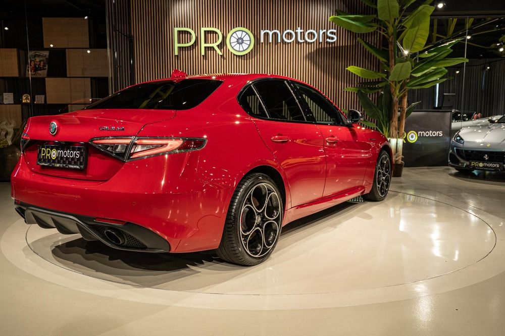 Alfa Romeo Giulia 2023 benzină, 42.404 € — imagine 4