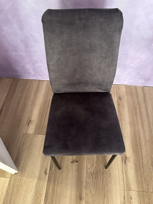 Трапезна маса със столове