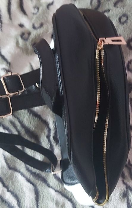 Ghiozdan nou cu eticheta, negru, alb și roșu