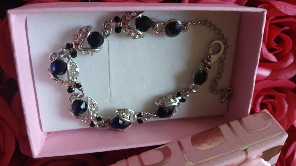 Сребърна гривна за дама. 8 налични модели.В подаръчна кутия.