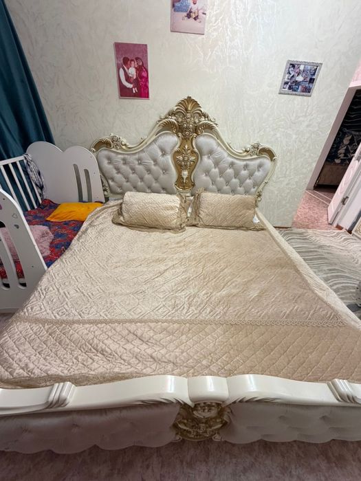 Двух спальный кравать