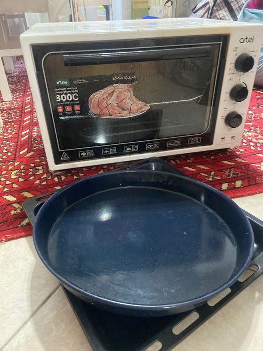 Продам духовку б/у имеется два листа !