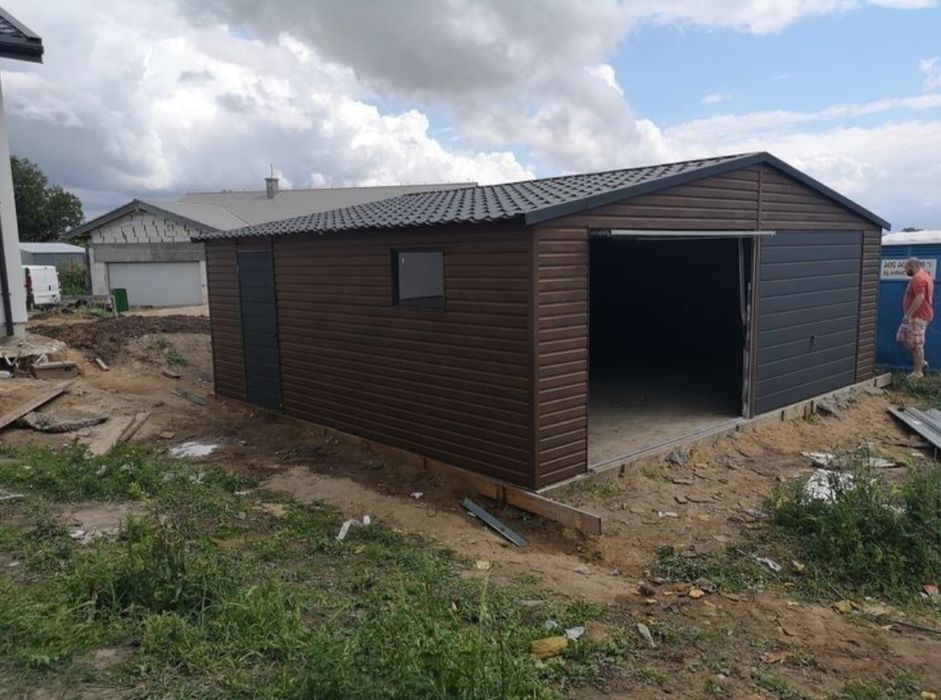 Vând garaj auto pe structura metalica