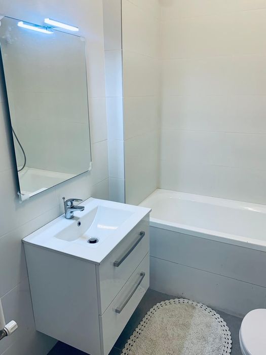 Inchiriez apartament nou 3 camere total mobilat și utilat, București, sector1