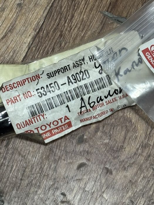 Амортизатор капота тойота авалон 2000год