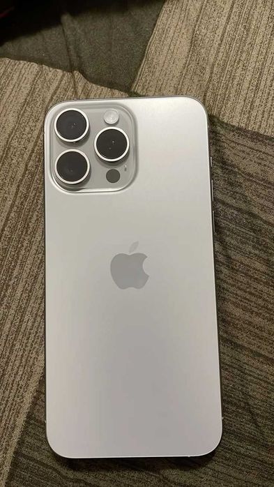 IPhone 15 pro white
