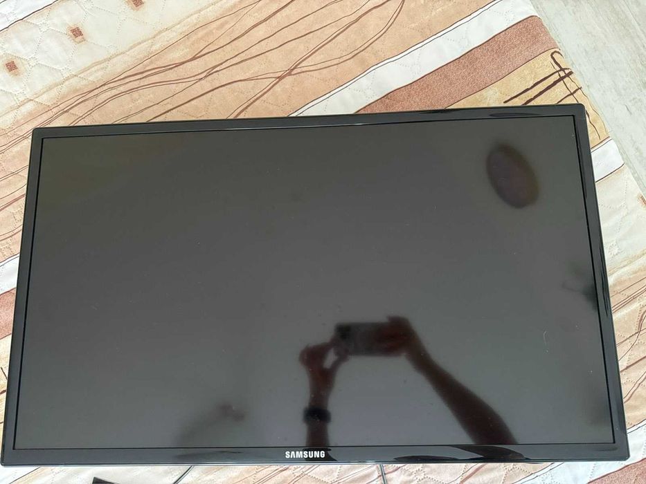Телевизор Samsung UE32EH4000- 32 Инча, със стойка за стена