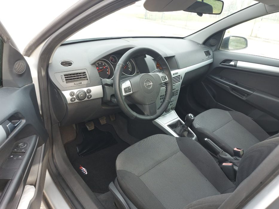 Opel Astra H Sedan 1.6 benzina 162000km