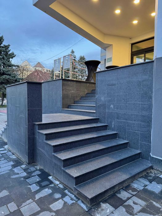 Granit periat pentru scari exterioare