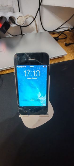 iPhone 4 in stare decentă