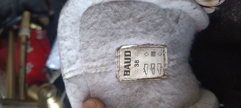 Продам коньки ..