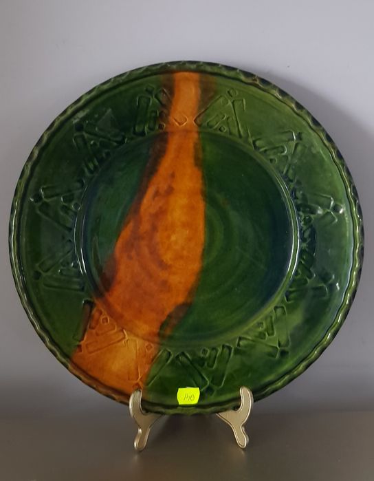 Farfurii vechi din ceramică