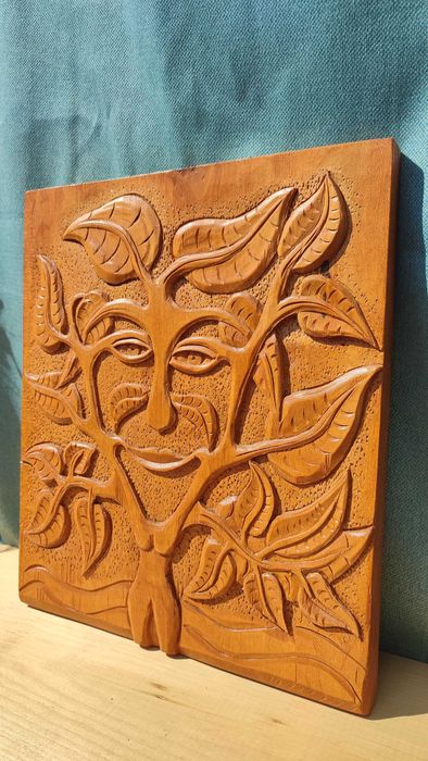 Дърворезба "Женска сила"-Арт изкуство, уникален подарък и декор