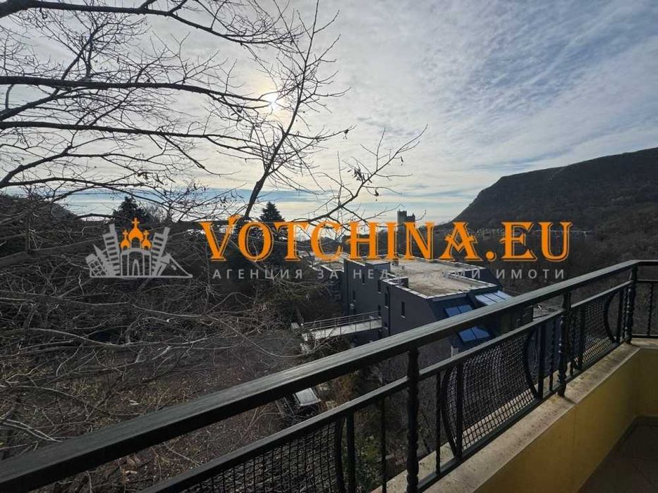 Простоен тристаен апартмент с гледка към морето в град Каварна.