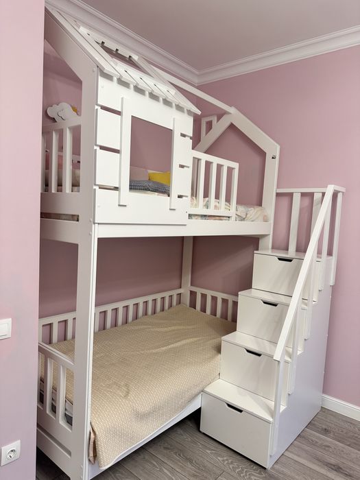 Продам двухяруснаю детскую кровать