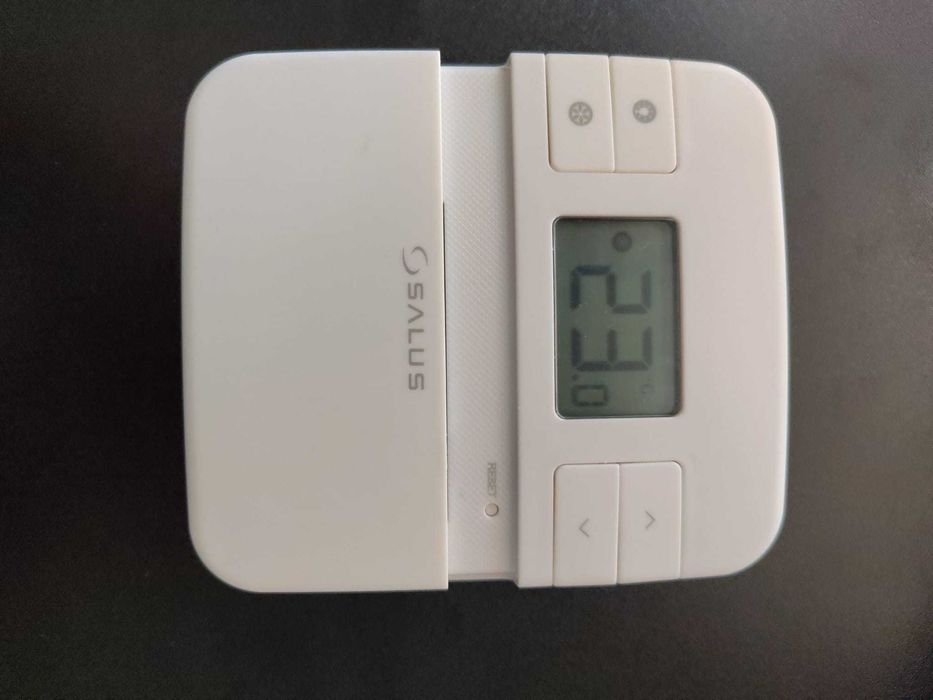 Termostat digital cu fir Salus RT310, neprogramabil