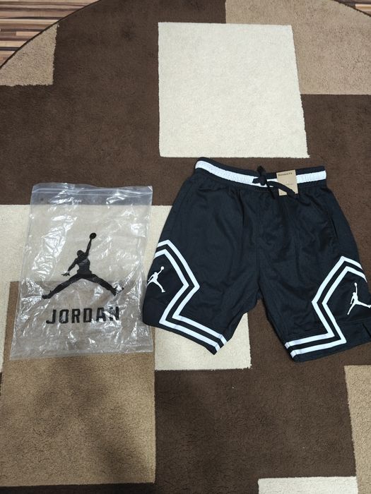Pantaloni scurți Jordan - Mărime M - Noi, cu etichetă