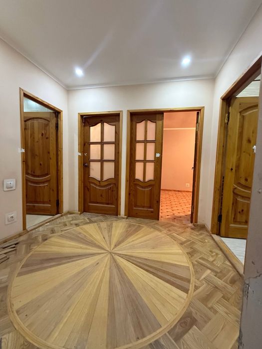 Продам Квартиру возле 171 школы 77 серия