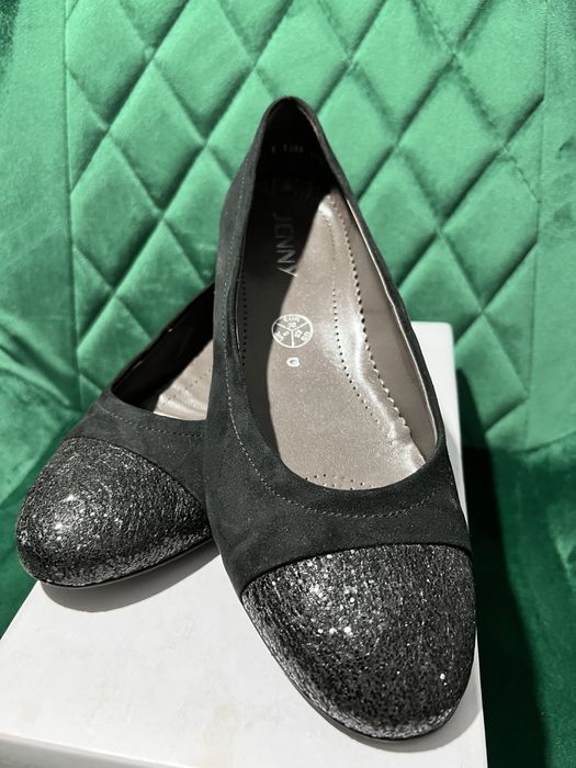 Balerini negrii eleganti