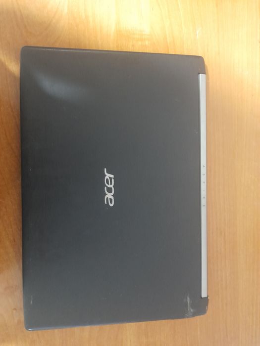 Acer novutbuk 1 T