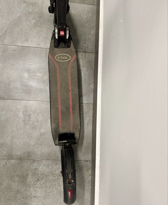 Trotineta E-TWOW Booster Plus - incarcator original