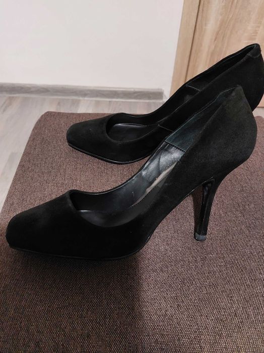 Дамски обувки  два чифта велур