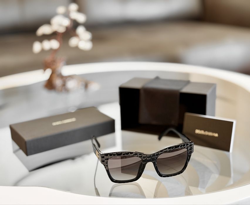 Дамски слънчеви очила Dolce & Gabbana DG4512 32888G —  чисто нови, защото някой взе грешно решение.