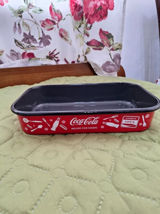 Продавам нова тавичка на Кока -Кола