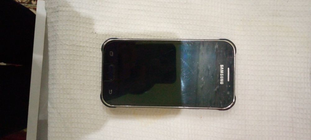 Samsung J1 ace phone