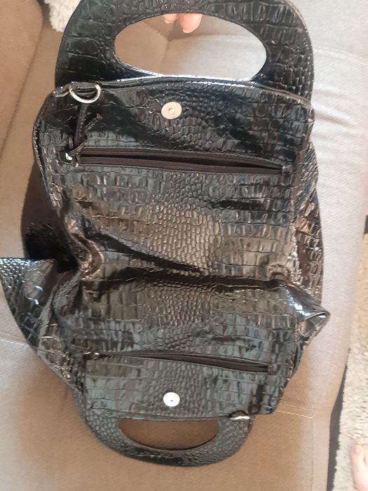 Дамска чанта черен лак