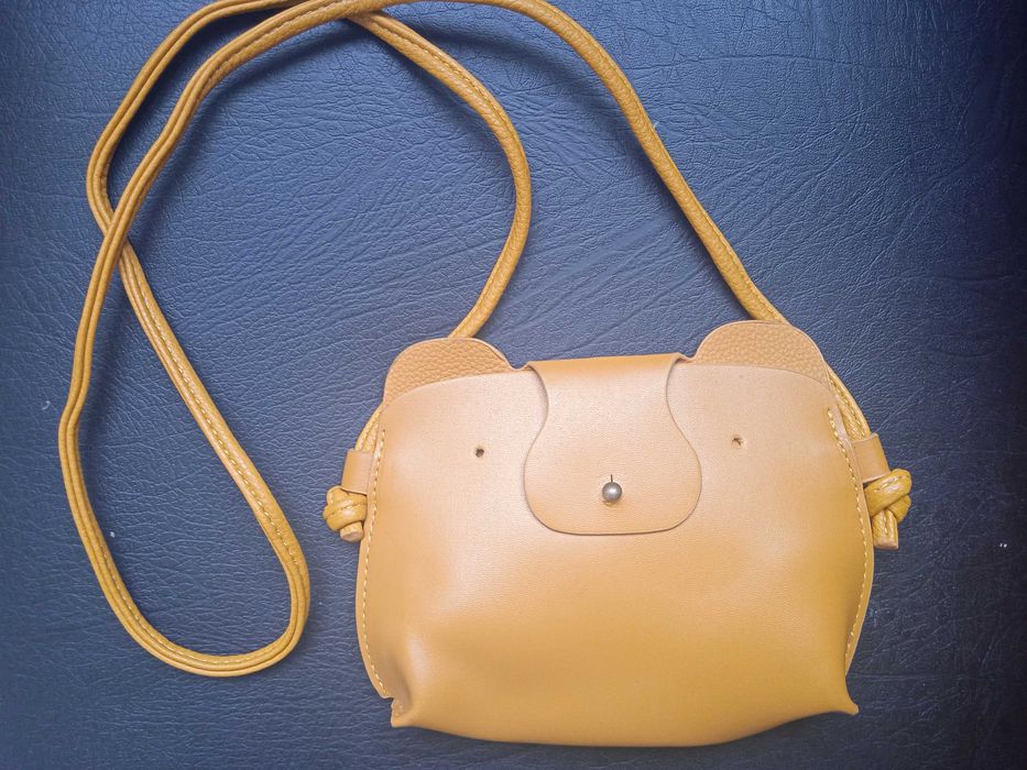 Кожена чантичка мече