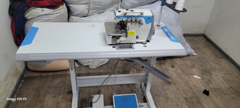 Швейный  Оверлок машинка