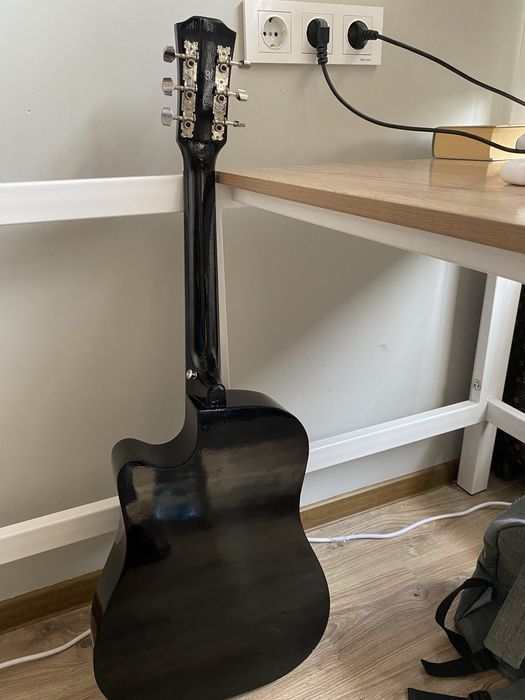 Продаю гитару в хорошем состояний