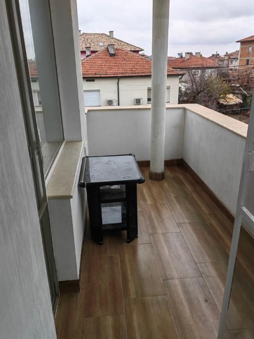 Дава се под наем Тристаен апартамент в Пловдив, Прослав - 150 кв.м за 425 € - Снимка #9