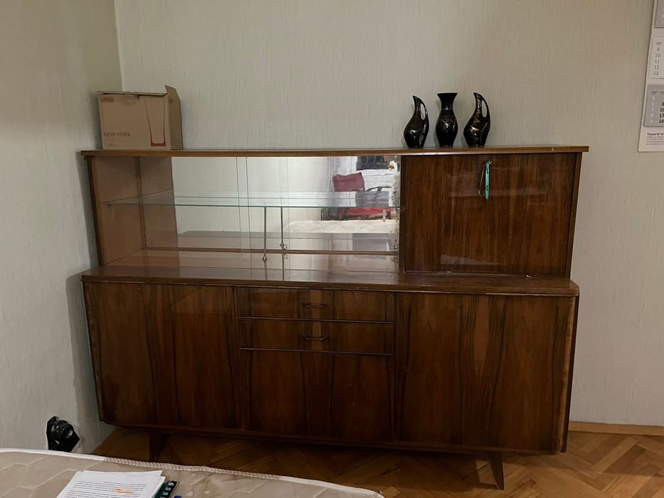 Стар салонен бюфет