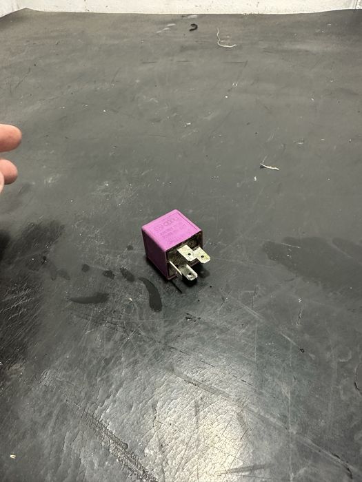 Releu 381 Audi A6 A4 vw Golf 4 Passat B6 Golf 5 | 431951253G