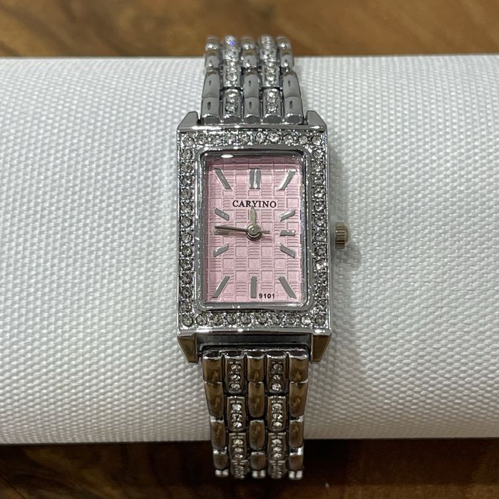 **НОВИ** Дамски луксозни часовници с инкрустирани кристали