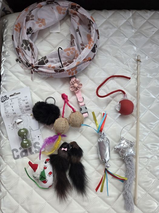Котешки легла + играчки подарък
