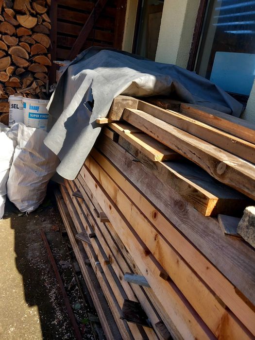 Дървен материал сух