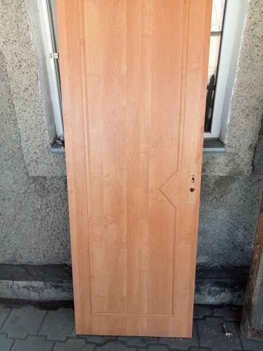 Продаю двери межкомнатную