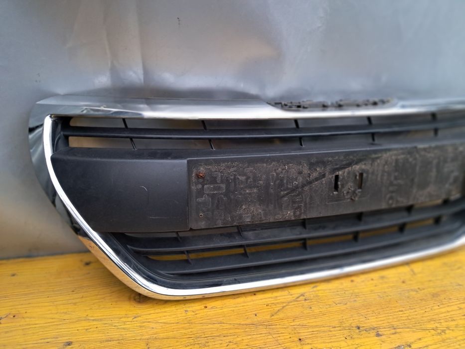 Грил решетка пежо 208 Peugeot 208