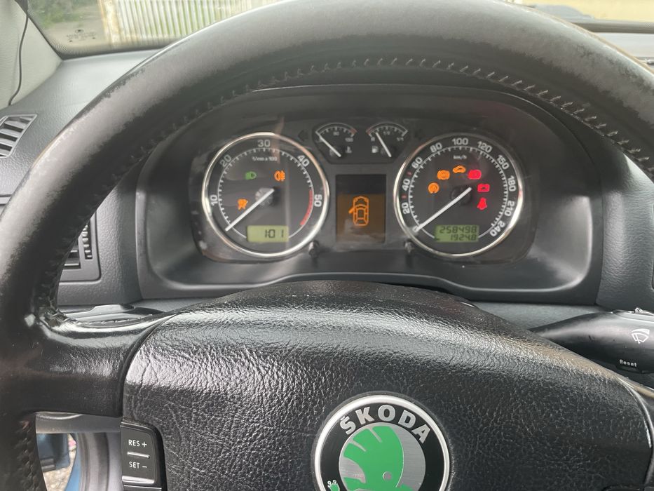 Vind skoda octavia 1 . 1.9 tdi ALH . Mai multe detali la telefon