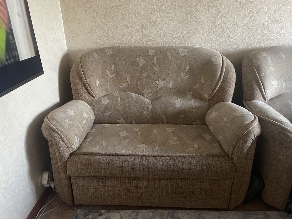 Продам диван б/у.