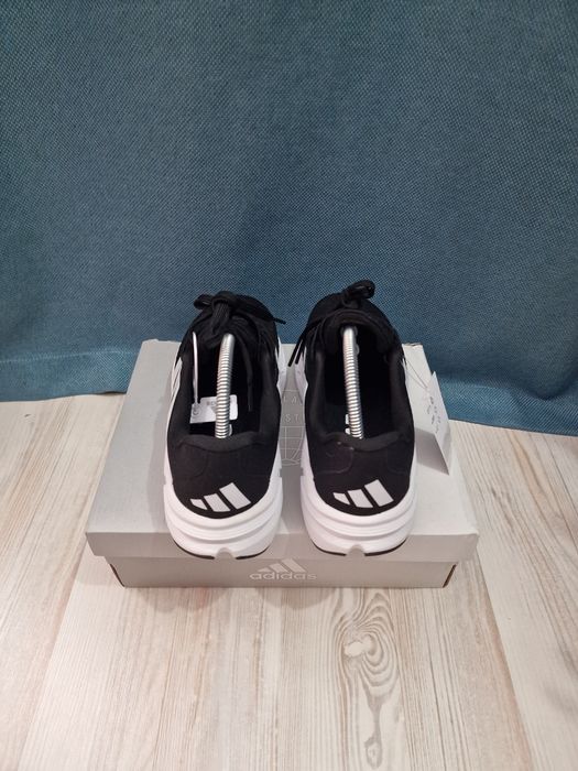 Кроссовки и кеды Adidas,Nike.