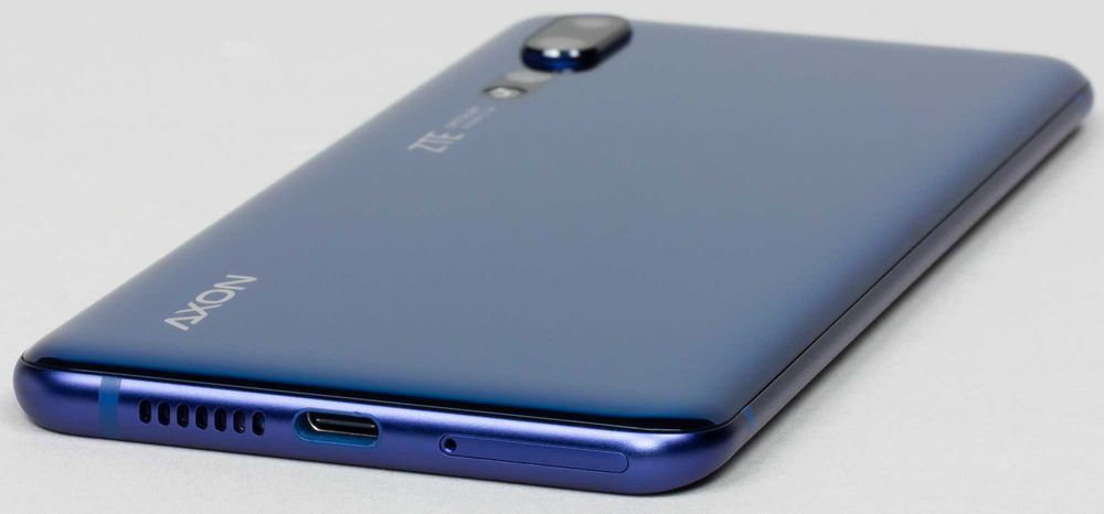 Смартфон ZTE Axon 10 Pro