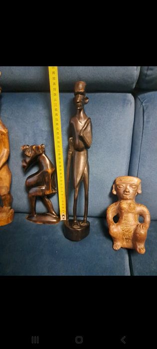 Statui , sculpturi di lemn Africa