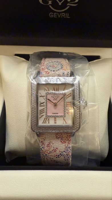 Швейцарски дамски часовник с диаманти Gevril
