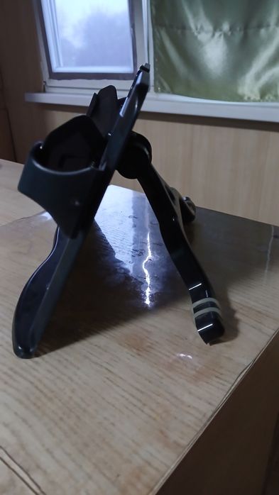 Подставка для книг.