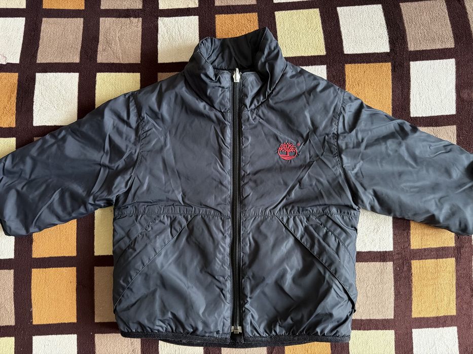 Продам двустороннюю куртку (ветровку) Timberland на 2 годика